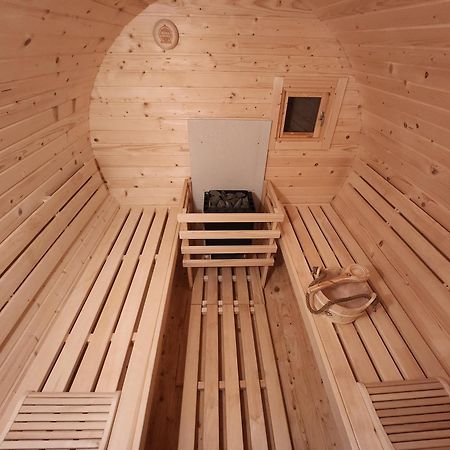 Haus Strandkoerv Mit Fass-Sauna Loddin Exterior photo